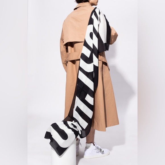 💯- New Authentic MOSCHINO
SCARF WITH LOGO - Picture 3 of 17